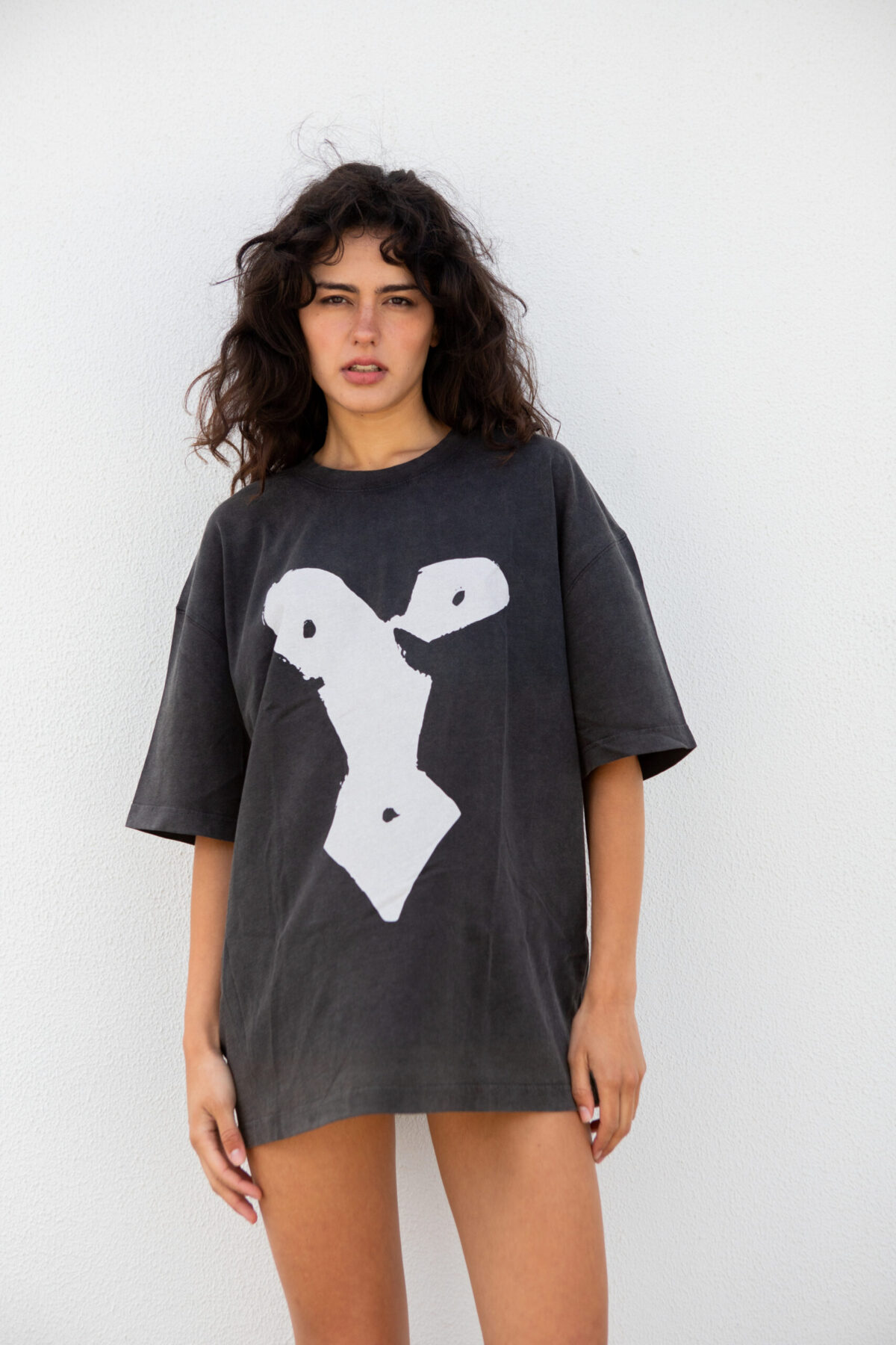 DNTOP2025-LV02 Oversized T-shirt in a female bust