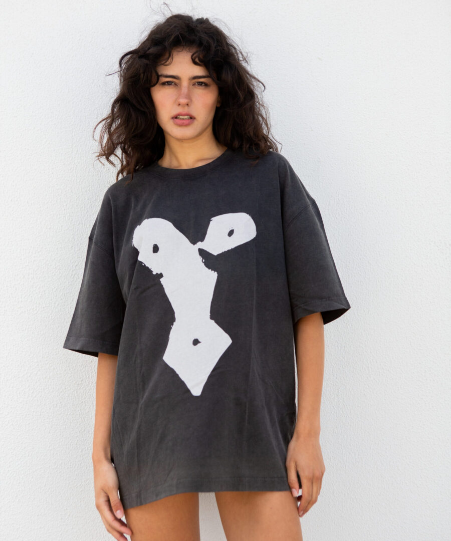 DNTOP2025-LV02 Oversized T-shirt in a female bust